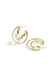 Double hoop earrings with twist