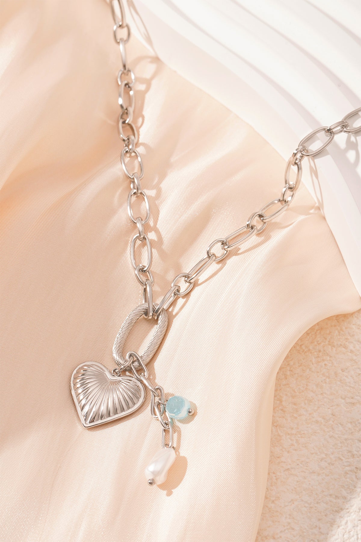 heart glow necklace