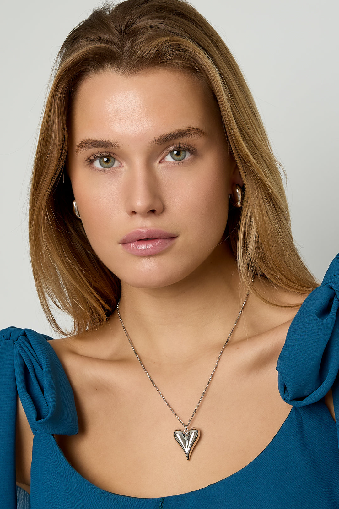 simple necklace with iconic heart medium