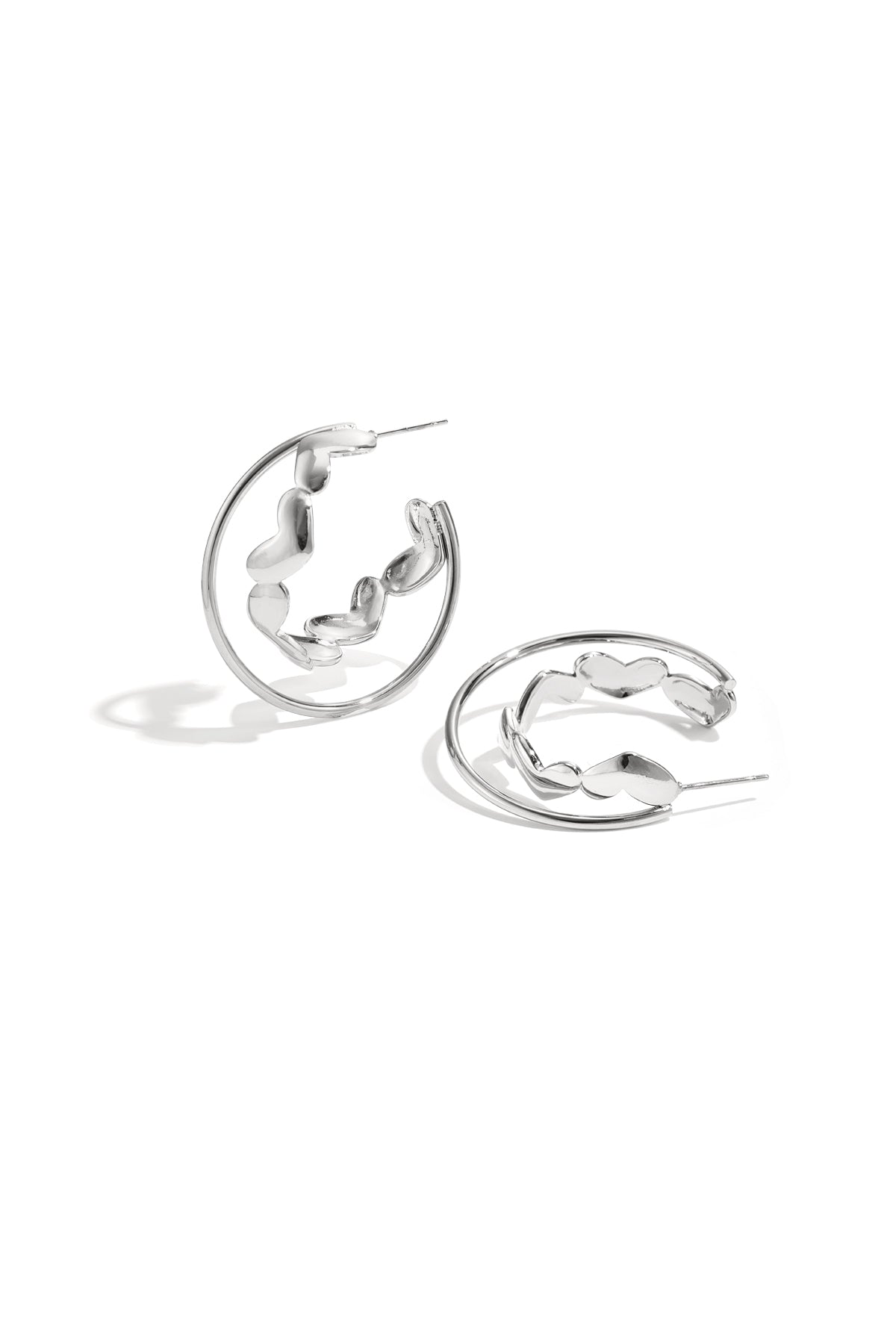 Double hoop earrings with twist