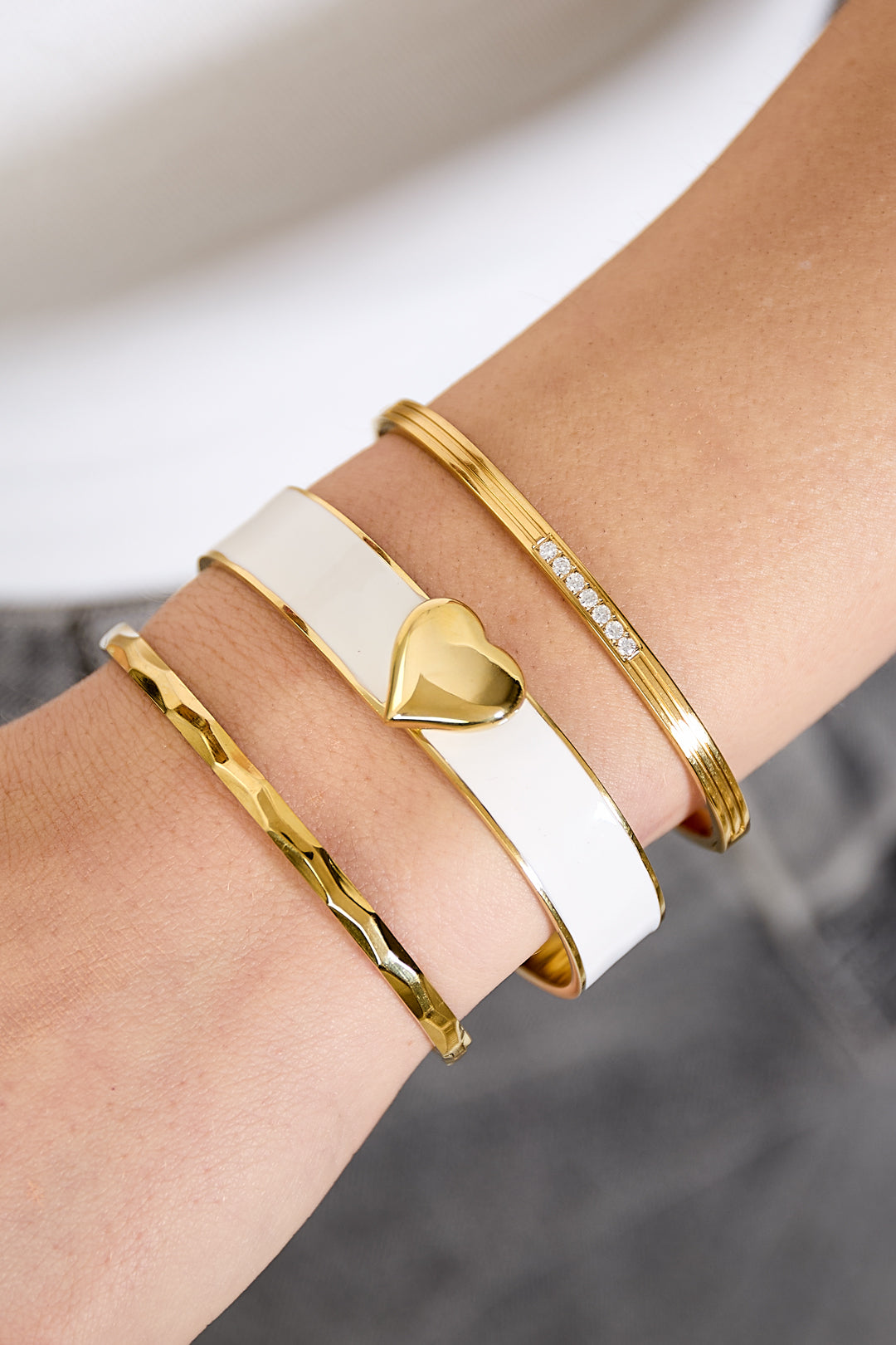 Bracelet in various colours with heart detail - 1.3 cm